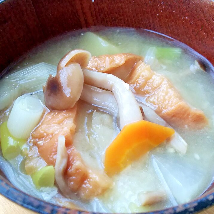 仙台麩でコク。野菜たっぷりお肉なしとん汁風スープ